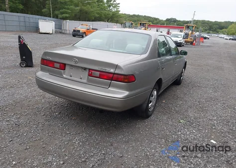 1998 Toyota Camry from USA, damaged, VIN JT2BV22K9W0247601